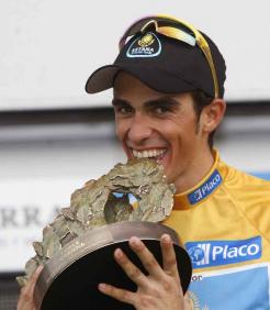 Alberto Contador Vuelta a Espana Alberto Contador, "mordiendo" su Vuelta a España (Fuente: Albertocontador.com)