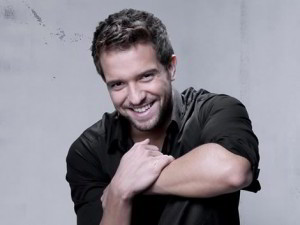 Pablo Alborán biografía Pablo Alborán entró directamente al número uno de los discos más vendidos con su disco de debut
