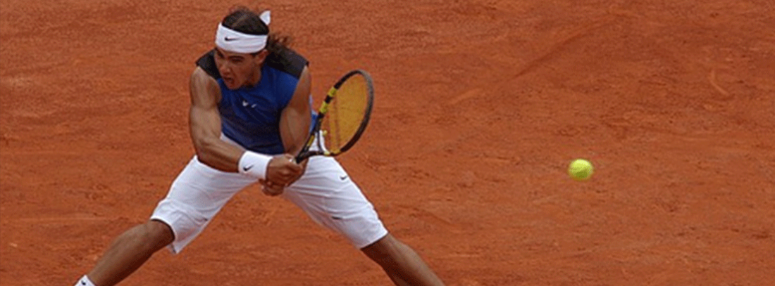 Rafa Nadal jugando al tenis