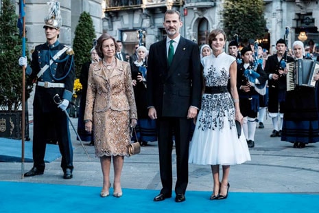 Premios Princesa de Asturias 2017 Los reyes a su llegada a la ceremonia de los Premios Princesa de Asturias 2017