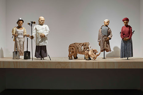 Marionetas de cartón del artista William Kentridge