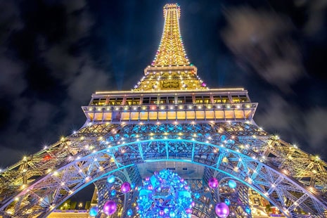 Luces Navideñas en la Torre Eiffel de París La torre Eiffel con luces navideñas