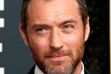 Los Globos de oro 2018 Jude Law Jude Law en los Globos de Oro 2018 con esmoquin