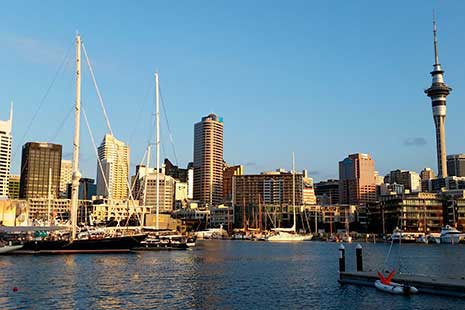 Qué época es mejor para viajar a cada continente Nueva Zelanda Vista del puerto de Auckland, Nueva Zelanda