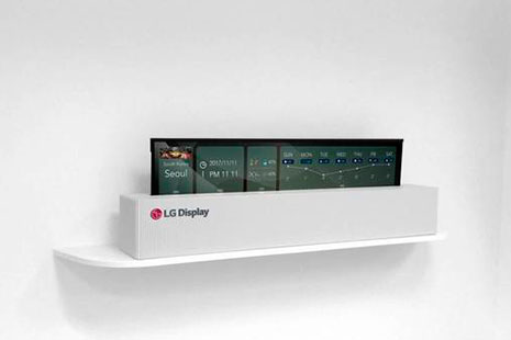 En 2018 televisores con pantalla flexible y 8K LG flexible Imagen de la pantalla flexible de LG expuesta en el CES