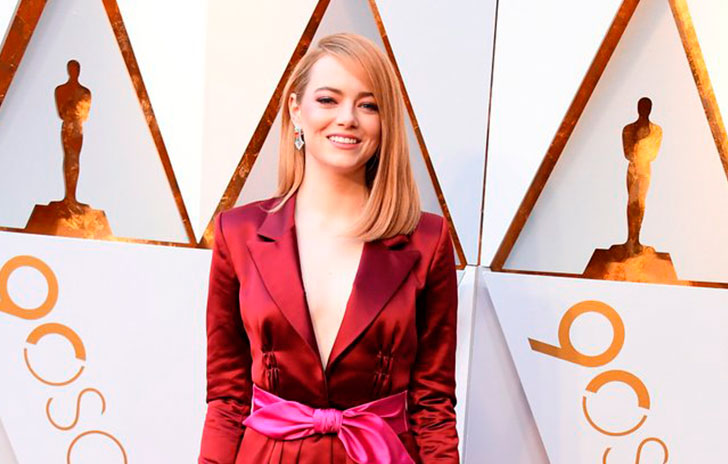 La actriz Emma Stone en la alfombra roja de los Oscar 2018