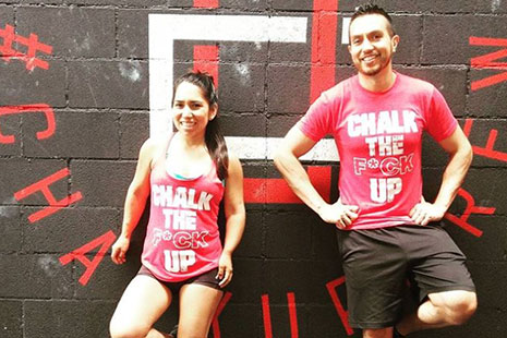 couple twinning gym Pareja vistiendo Couple twinning idéntico adaptado