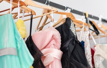 Armario de vestidos para alquilar para una boda