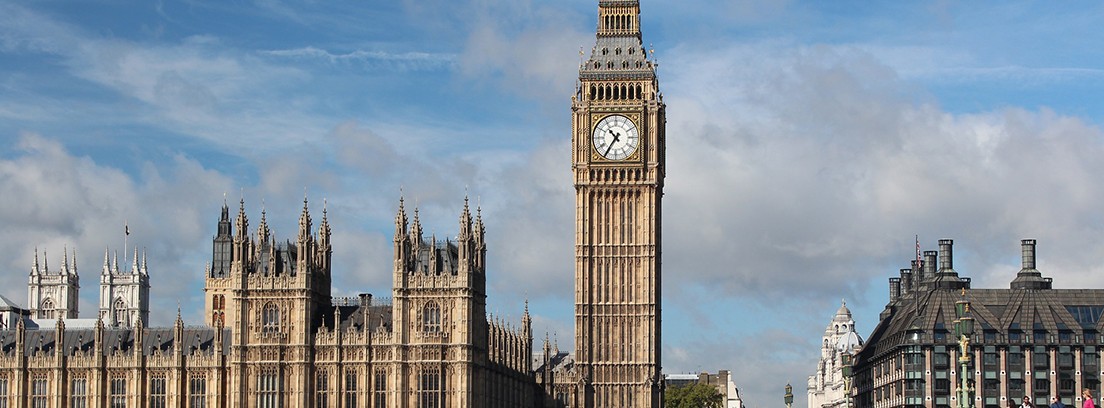 monumentos europeos más representativos Big ben El palacio de Westminster, el Big Ben y el río Támesis, Londres.
