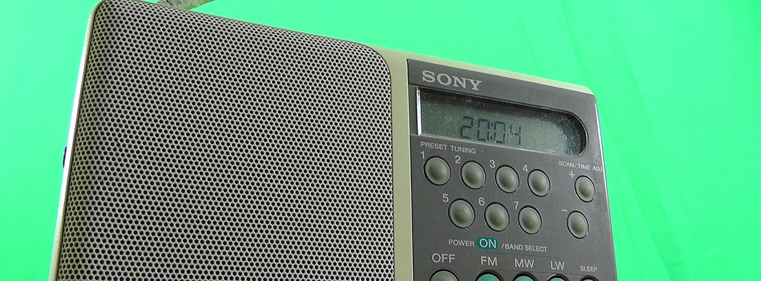 Programas de radio según la edad, radio Aparato de radio sobre fondo verde