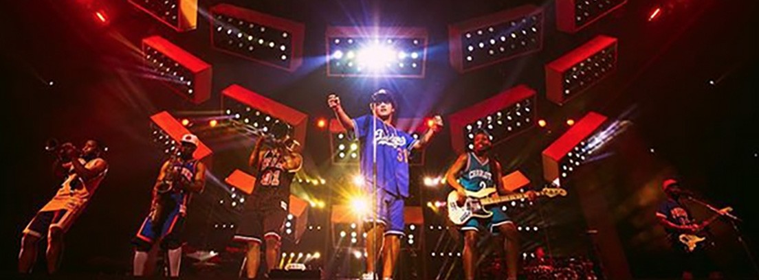 Bruno Mars y sus giras de música del verano 2018 Actuación de Bruno Mars en directo