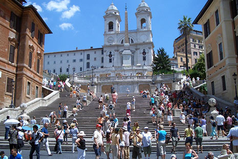 Imagen de las escalinatas de la Plaza de España en Roma