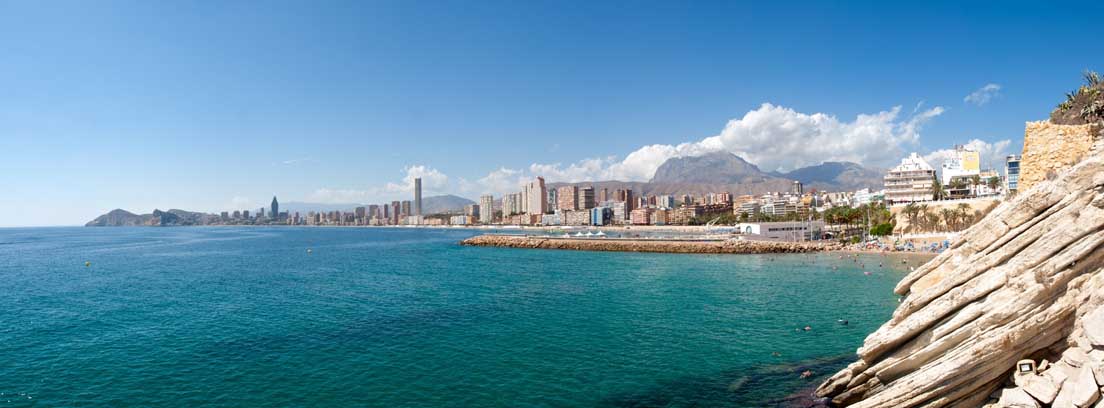 Una de las ciudades más turísticas del territorio español desde hace muchos años es, sin duda, Benidorm La playa de Benidorm