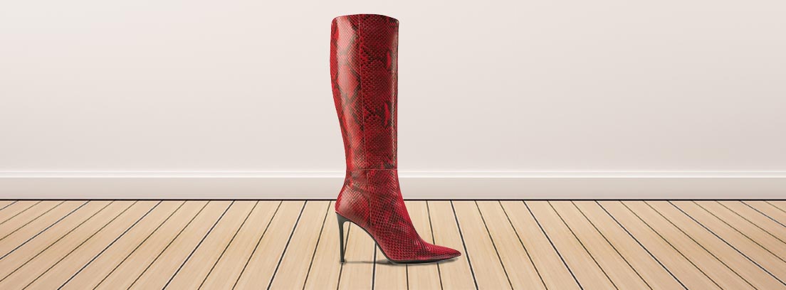 Botas más deseadas de Michael Kors Las botas Vesey son de diseño de auténtica piel de pitón en un rico tono carmesí