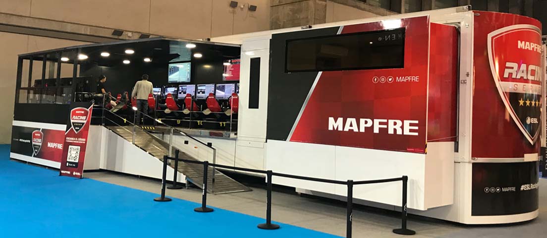 camión vinilado para eSports con el logo de MAPFRE