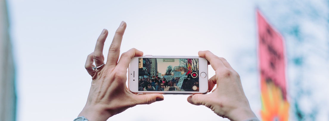 Cómo hacer un vídeo para Youtube y para otras Redes Sociales para saber cómo hacer un vídeo sujeta el móvil por los laterales