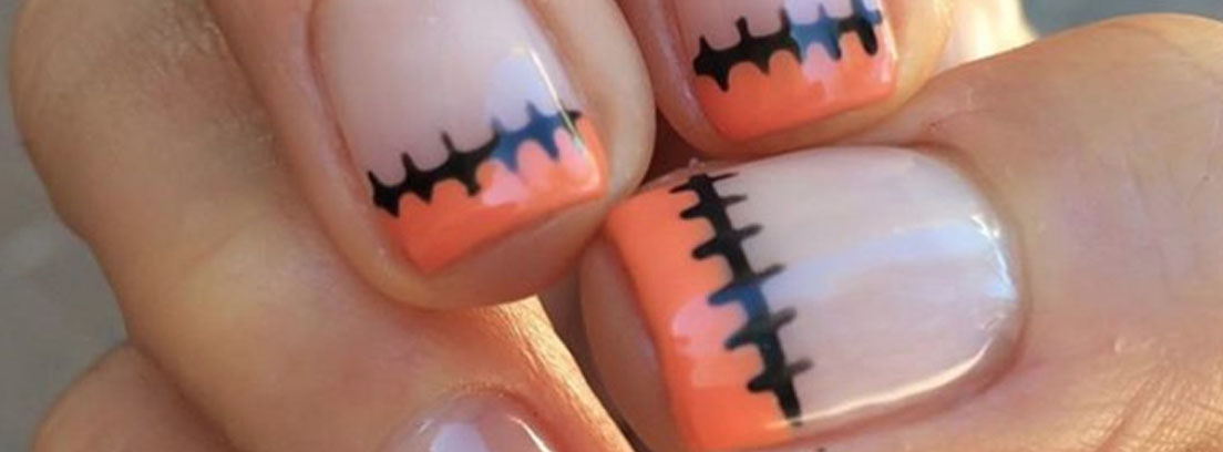 Decoración de uñas para Halloween que imita la boca de una calabaza