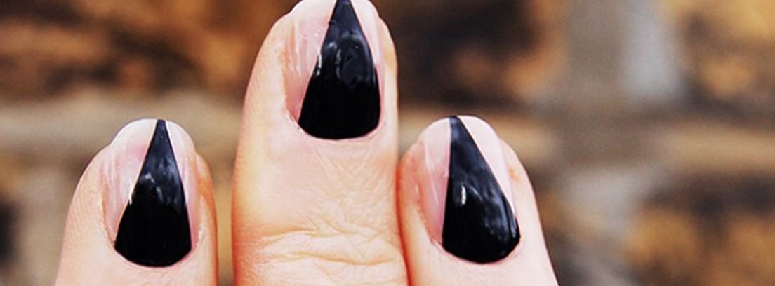 Manicura para Halloween que imita las uñas de una bruja