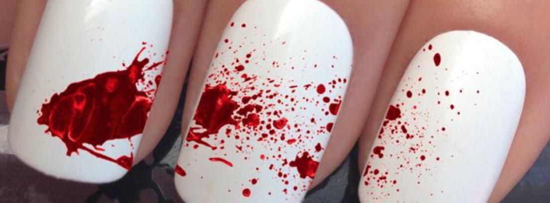 Decoración de uñas para Halloween de salpicaduras de sangre