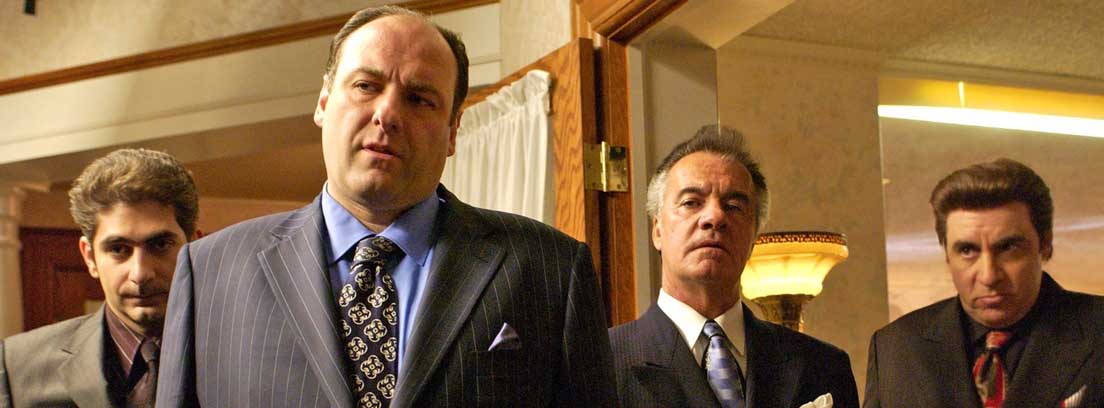 Los Soprano, una de las mejores series de la historia Actores de la serie de HBO Los Soprano encabezados por James Gandolfini