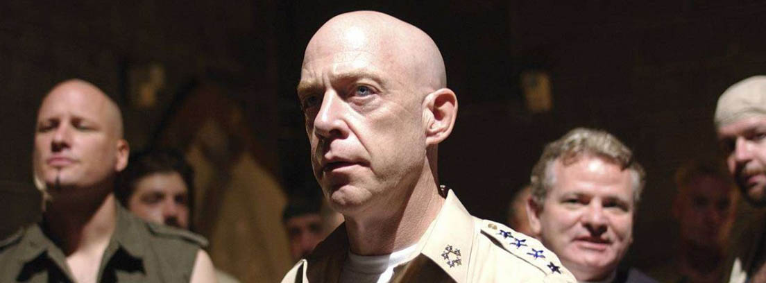 Oz la primera serie dramática de calidad de HBO J.K. Simmons junto a otros de los protagonistas de Oz una de las mejores series de HBO en España