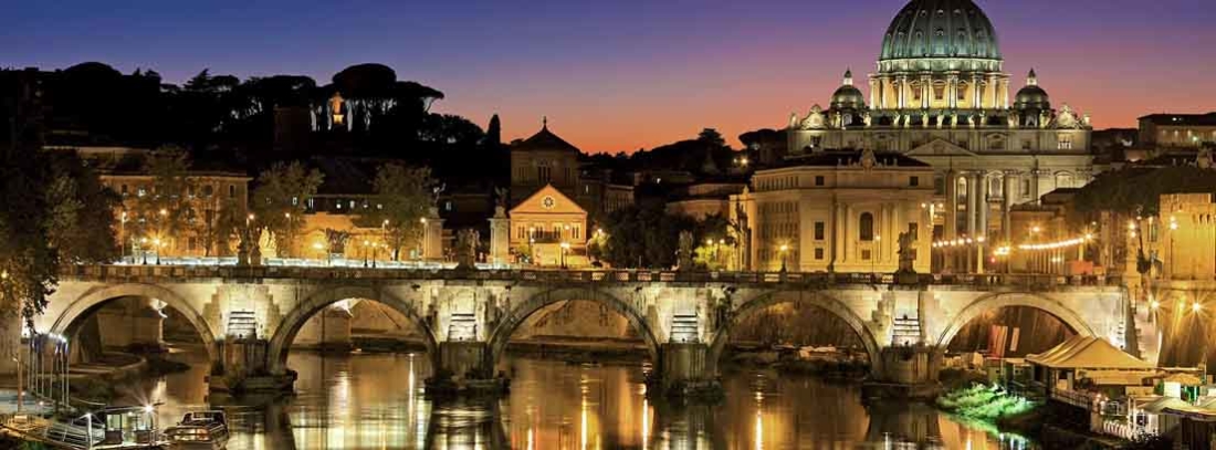 Puente en Roma con vista de la ciudad