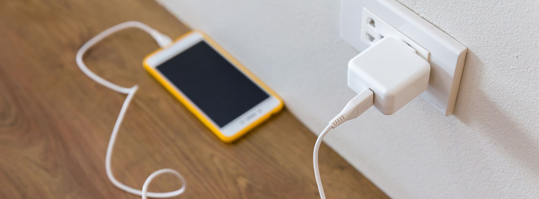 cable de cargador de móvil para iPhone de color rojo