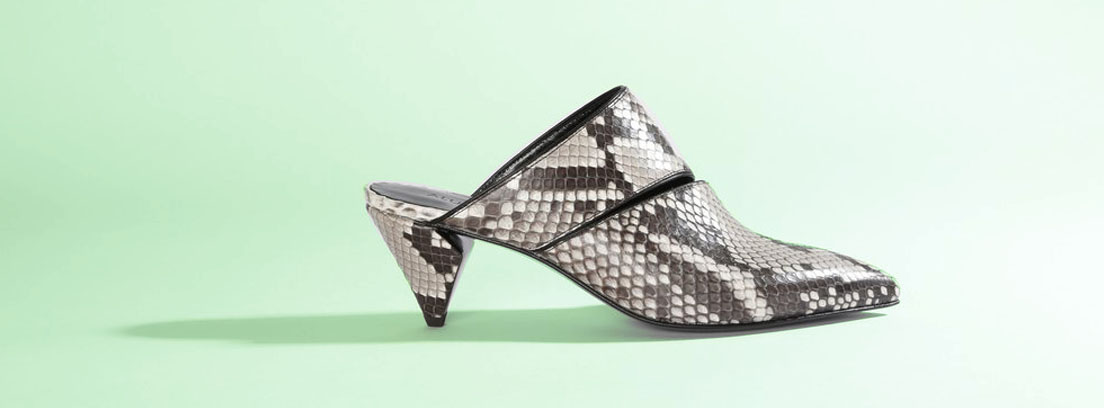 Slashed Mule - Python | Alumnae Sandalias mules con piel de serpiente de Alumnae