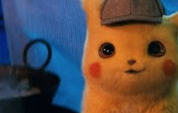 Imagen de Pikachu en acción real como peluche amarillo en detective pikachu