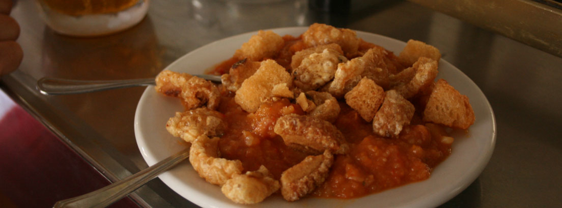 Plato de patatas revolconas