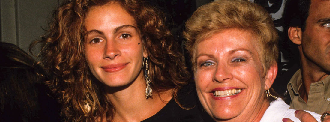 Julia Robert junto a su madre Betty Lou Bredemus, integrantes de una de las familias de actores de Hollywood