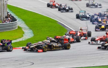 varios coches de carreras en circuito de fórmula 1