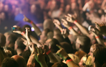 Personas en un concierto